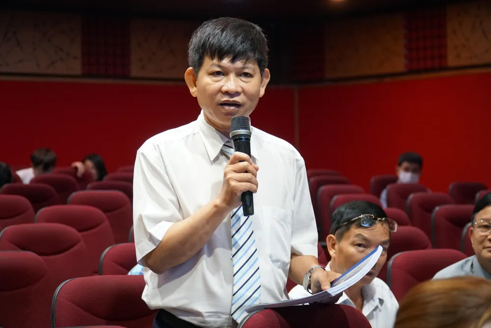 Thạc sĩ kinh tế Nguyễn Hoàng Dũng nêu kiến nghị. Ảnh: BẢO PHƯƠNG Thạc sĩ kinh tế Nguyễn Hoàng Dũng nêu kiến nghị. Ảnh: BẢO PHƯƠNG