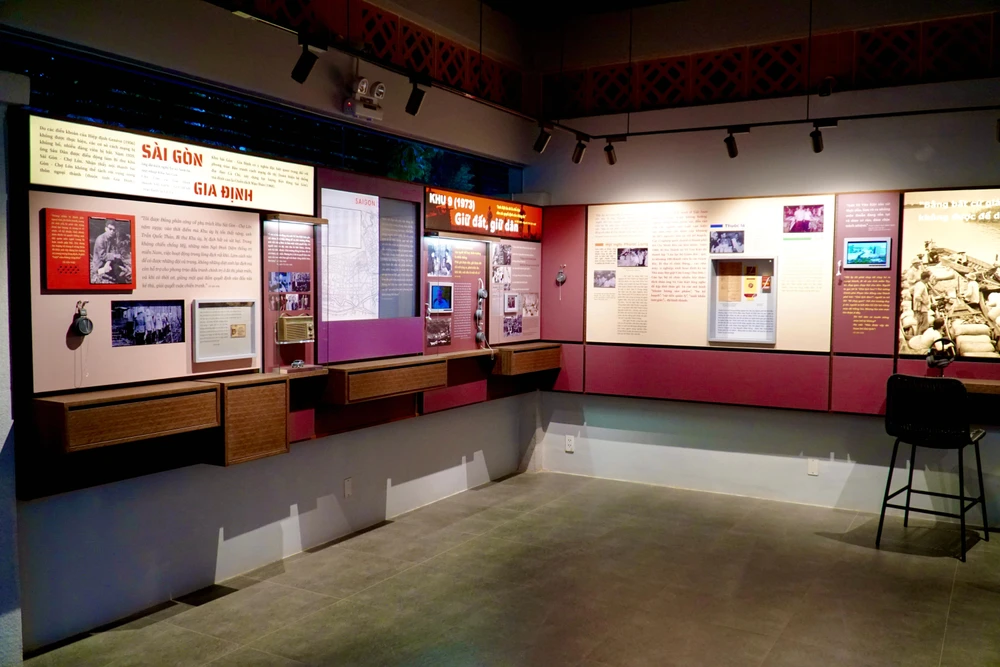 Giải mã cái tên "Vườn ông Sáu Dân" nhưng lại là nhà trưng bày và không có cây cối, sân vườn, bà Thảo cho biết, đó là ý tưởng của công trình này. Ảnh: BẢO PHƯƠNG