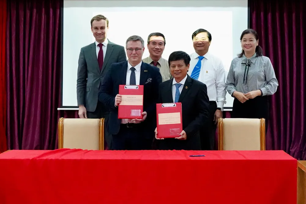 Hội Nhà báo Việt Nam và Tổ chức xã hội Hội Nhà báo Belarus đã ký kết bản ghi nhớ thỏa thuận hợp tác trong lĩnh vực báo chí. Ảnh: BẢO PHƯƠNG Hội Nhà báo Việt Nam và Tổ chức xã hội Hội Nhà báo Belarus đã ký kết bản ghi nhớ thỏa thuận hợp tác trong lĩnh vực báo chí. Ảnh: BẢO PHƯƠNG