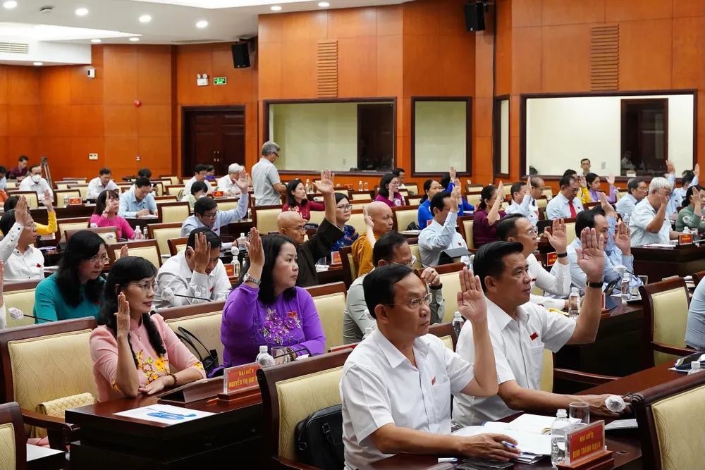 Kỳ họp thứ tám, HĐND TP.HCM khóa X đã thông qua nhiều nghị quyết hết sức quan trọng, định hướng cho sự phát triển kinh tế, xã hội và đời sống của nhân dân TP năm 2023. Ảnh: BẢO PHƯƠNG Kỳ họp thứ tám, HĐND TP.HCM khóa X đã thông qua nhiều nghị quyết hết sức quan trọng, định hướng cho sự phát triển kinh tế, xã hội và đời sống của nhân dân TP năm 2023. Ảnh: BẢO PHƯƠNG