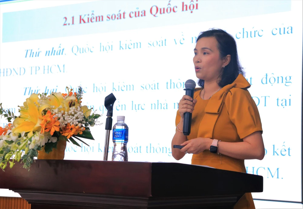 ThS Phạm Thị Phương Thảo, Trường Đại học Luật TP.HCM phát biểu tại hội thảo. Ảnh: VÕ THƠ