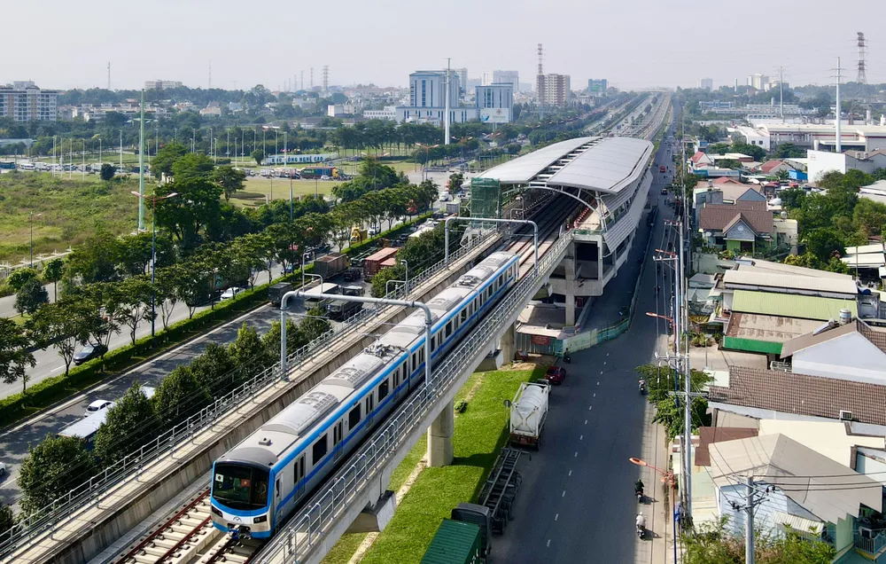 Ngày 21-12, tuyến metro số 1 tiến hành chạy thử từ ga Suối Tiên đến ga Bình Thái. Ảnh: BẢO PHƯƠNG Ngày 21-12, tuyến metro số 1 tiến hành chạy thử từ ga Suối Tiên đến ga Bình Thái. Ảnh: BẢO PHƯƠNG