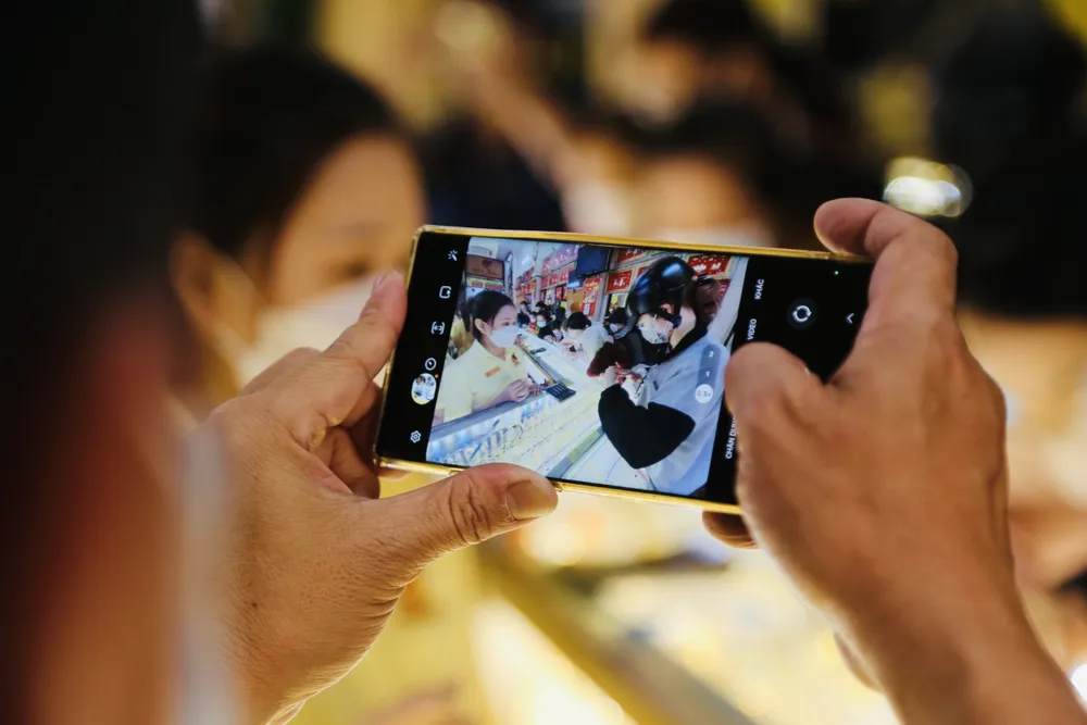 Sáng nay, đúng ngày vía Thần Tài, giá vàng trên toàn thị trường đồng loạt tăng trở lại. Giá vàng miếng SJC tại đây neo ở mức 66,4 triệu đồng/lượng (mua vào) và 67,8 triệu đồng/lượng (bán ra). Ảnh: HOÀNG GIANG