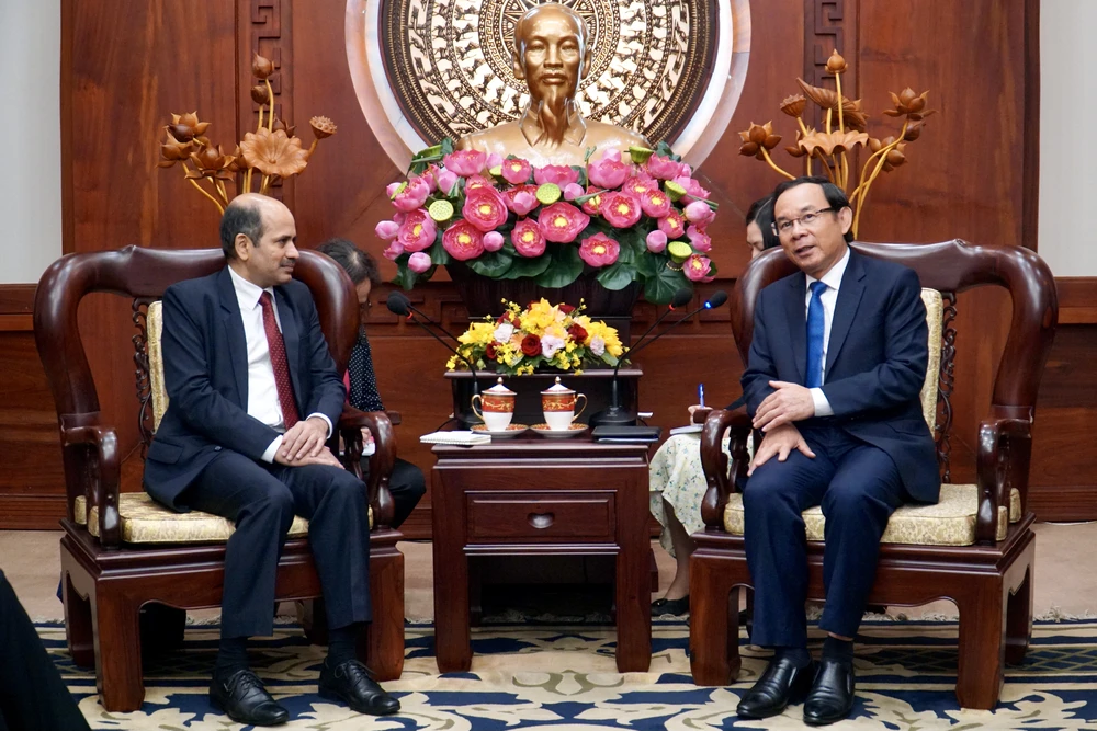 Bí thư Thành ủy TP.HCM Nguyễn Văn Nên đã tiếp ông Sandeep Arya. Ảnh: BẢO PHƯƠNG