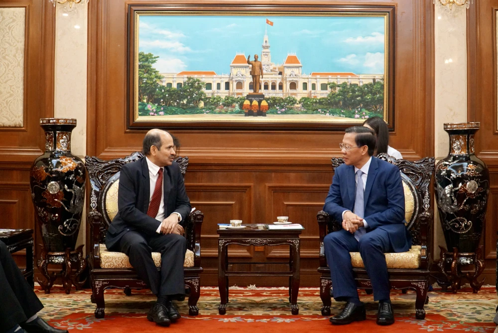 Chủ tịch UBND TP.HCM Phan Văn Mãi đã có buổi tiếp ông Sandeep Arya. Ảnh: BẢO PHƯƠNG