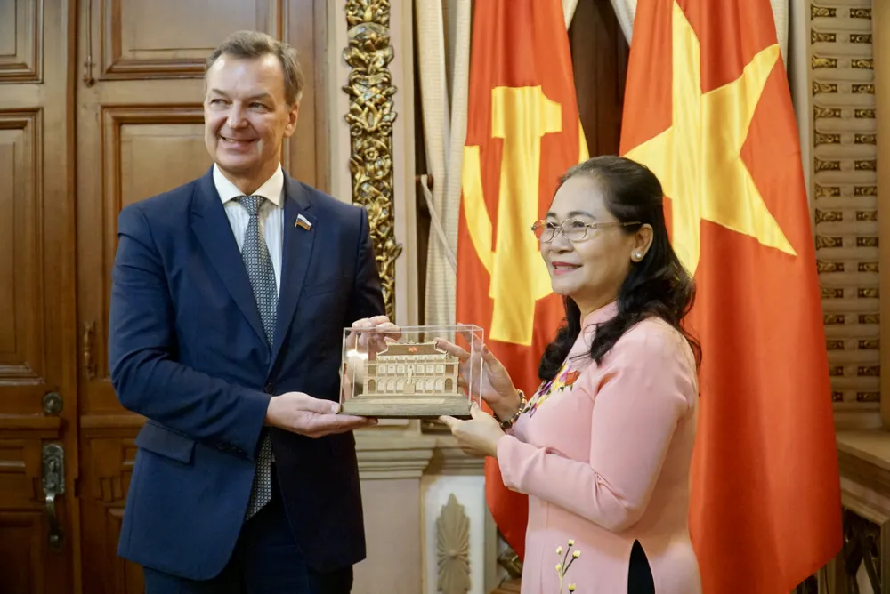 Chủ tịch HĐND TP.HCM Nguyễn Thị Lệ tiếp ông Andrei Vladimirovich Yatskin, Phó Chủ tịch thứ nhất Hội đồng LB Nga. Ảnh: BẢO PHƯƠNG Chủ tịch HĐND TP.HCM Nguyễn Thị Lệ tiếp ông Andrei Vladimirovich Yatskin, Phó Chủ tịch thứ nhất Hội đồng LB Nga. Ảnh: BẢO PHƯƠNG