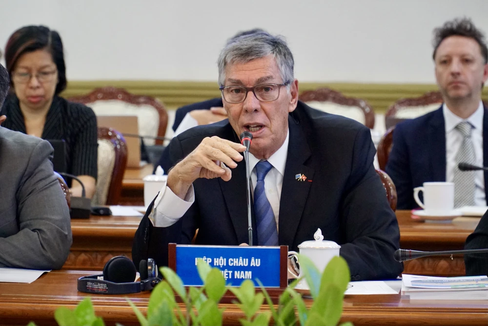 Ông Alain Cany, Chủ tịch Hiệp hội DN châu Âu tại Việt Nam (EuroCham) nêu ý kiến tại toạ đàm. Ảnh: BẢO PHƯƠNG