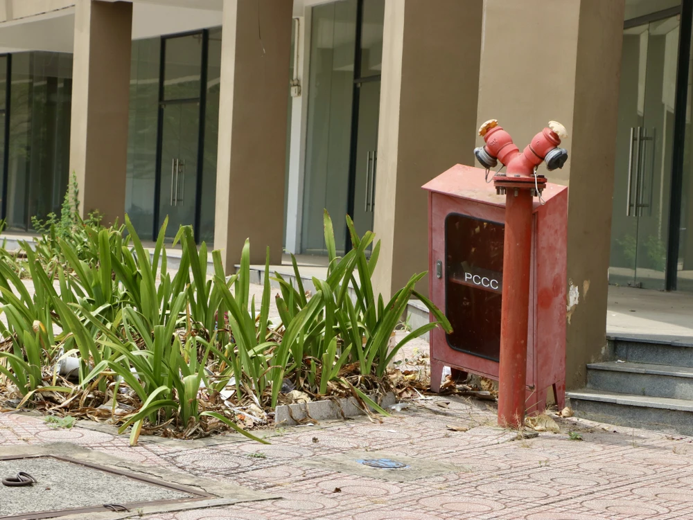 Hệ thống phòng cháy chữa cháy xuống cấp, chưa được bảo trì. Ảnh: BẢO PHƯƠNG