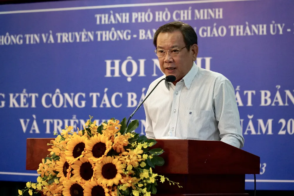 Tổng biên tập Báo Pháp Luật TP.HCM Mai Ngọc Phước phát biểu tham luận tại hội nghị. Ảnh: BẢO PHƯƠNG