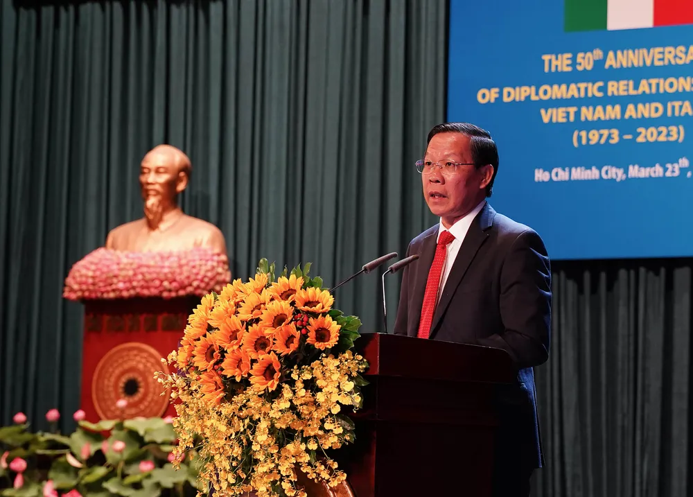 Chủ tịch UBND TP.HCM Phan Văn Mãi phát biểu tại lễ kỷ niệm. Ảnh: BẢO PHƯƠNG Chủ tịch UBND TP.HCM Phan Văn Mãi phát biểu tại lễ kỷ niệm