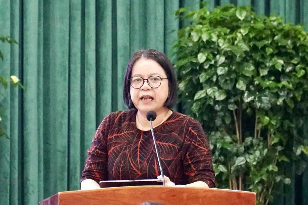 Phó Giám đốc Sở TT&amp;TT TP.HCM Võ Thị Trung Trinh Trình bày tham luận tại hội nghị. Ảnh: NT