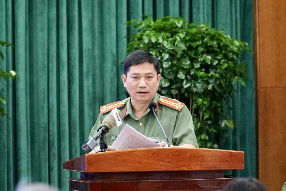 Thượng tá Lê Mạnh Hà, Phó Trưởng phòng Tham mưu Công an TP.HCM thông tin về khó khăn, vướng mắc và giải pháp để nâng cao hiệu quả thực hiện Đề án 06. Ảnh: BP