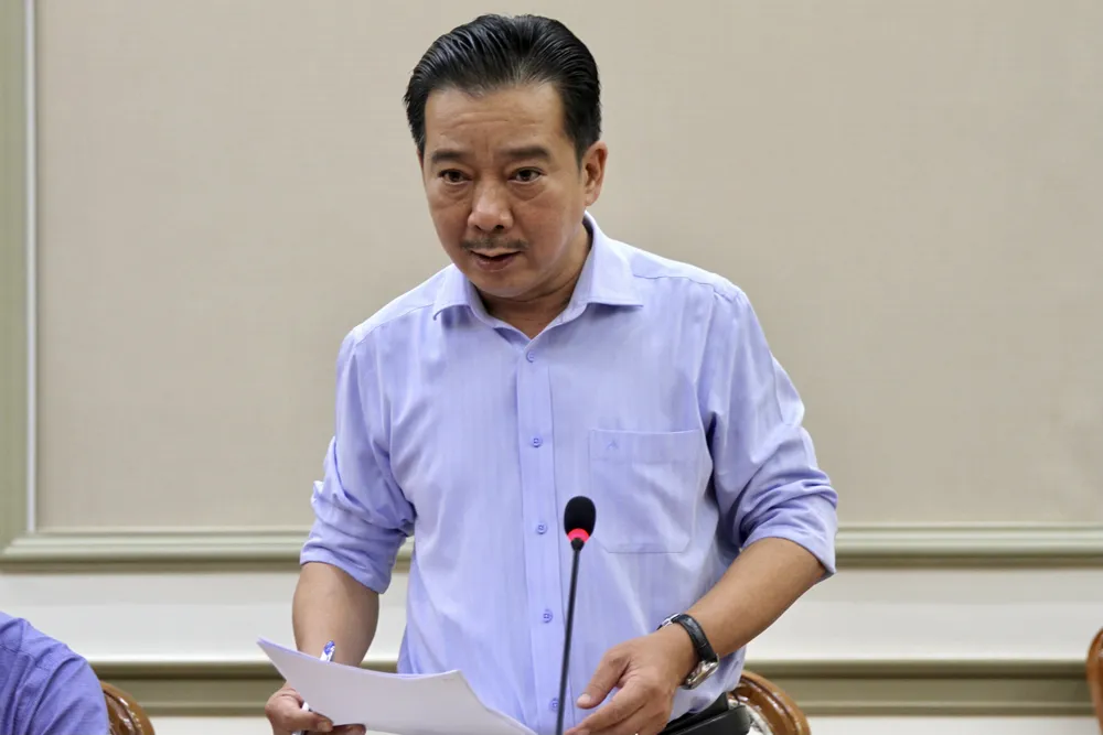 Phó Giám đốc Sở VH-TT TP Võ Trọng Nam báo cáo với đoàn giám sát. Ảnh: A.T Phó Giám đốc Sở VH-TT TP Võ Trọng Nam báo cáo với đoàn giám sát. Ảnh: A.T