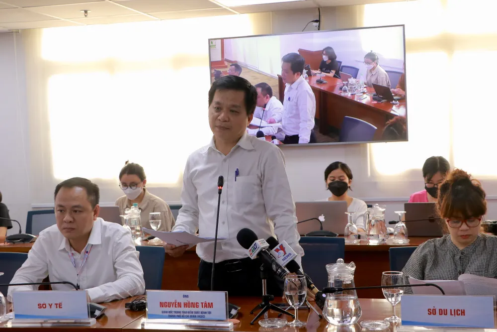 Ông Nguyễn Hồng Tâm, Giám đốc Trung tâm Kiểm soát bệnh tật TP.HCM thông tin về tình hình dịch COVID-19 trên địa bàn. Ảnh: B.P Ông Nguyễn Hồng Tâm, Giám đốc Trung tâm Kiểm soát bệnh tật TP.HCM thông tin về tình hình dịch COVID-19 trên địa bàn. Ảnh: B.P