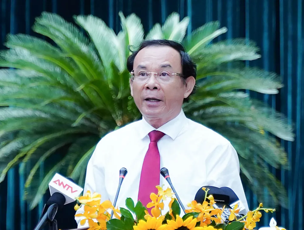 Bí thư Thành ủy Nguyễn Văn Nên phát biểu tại buổi họp mặt