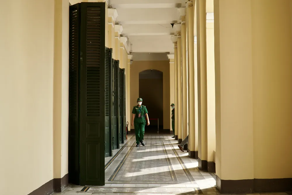 Một phần trụ sở UBND - HĐND TP được mở cửa tham quan gồm sảnh chính, phòng tiếp khách quốc tế, cầu thang chính ở tầng trệt; sảnh chính, phòng tiếp khách quốc tế là phòng họp số 5 và ban công ở tầng một.