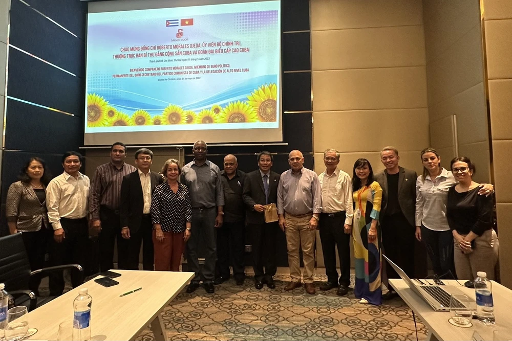 Đoàn đại biểu Cuba tiếp tục có buổi làm việc với Liên hiệp hợp tác xã thương mại Saigon Co.op. Ảnh: BẢO PHƯƠNG