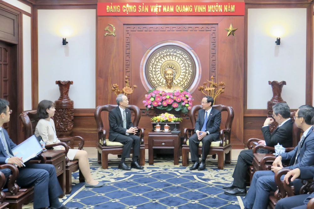 Bí thư Thành ủy TP.HCM Nguyễn Văn Nên tiếp ông Ono Masuo, tân Tổng Lãnh sự Nhật Bản tại TP.HCM đến chào ra mắt. Ảnh: MH