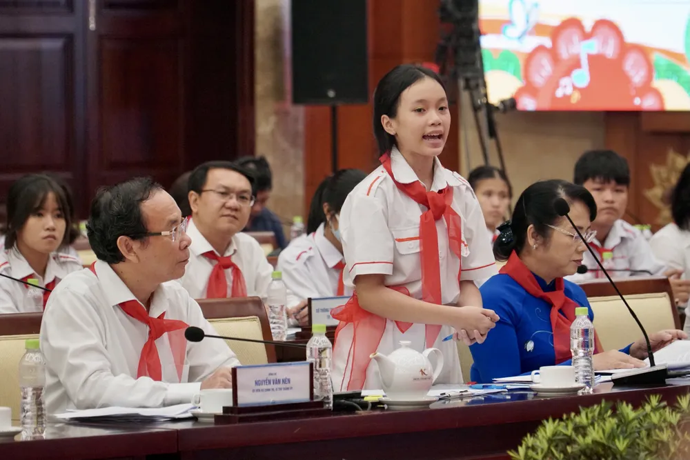 Các em thiếu nhi nêu ý kiến tại buổi gặp gỡ với lãnh đạo TP.HCM. Ảnh: BẢO PHƯƠNG Các em thiếu nhi nêu ý kiến tại buổi gặp gỡ với lãnh đạo TP.HCM. Ảnh: BẢO PHƯƠNG