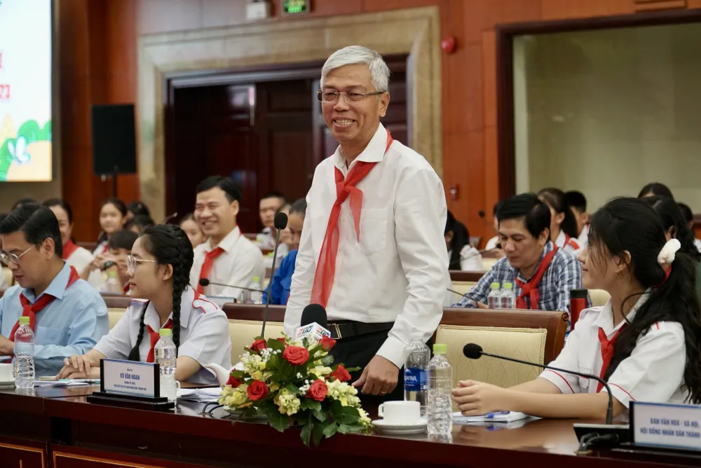 Phó Chủ tịch UBND TP.HCM Võ Văn Hoan khẳng định những phát biểu, đề xuất của thiếu nhi hôm nay đều rất tâm huyết, có trách nhiệm và có tầm nhìn. Ảnh: BẢO PHƯƠNG Phó Chủ tịch UBND TP.HCM Võ Văn Hoan khẳng định những phát biểu, đề xuất của thiếu nhi hôm nay đều rất tâm huyết, có trách nhiệm và có tầm nhìn. Ảnh: BẢO PHƯƠNG