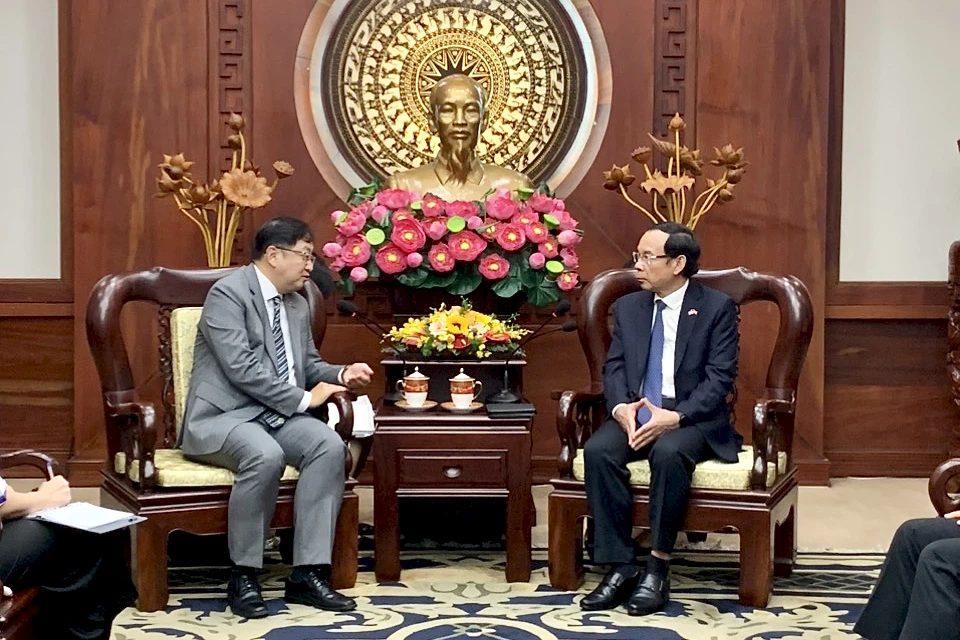 Bí thư Thành ủy TP.HCM Nguyễn Văn Nên có buổi tiếp ông Dato Tan Yang Thai, Đại sứ Malaysia tại Việt Nam. Ảnh: HT