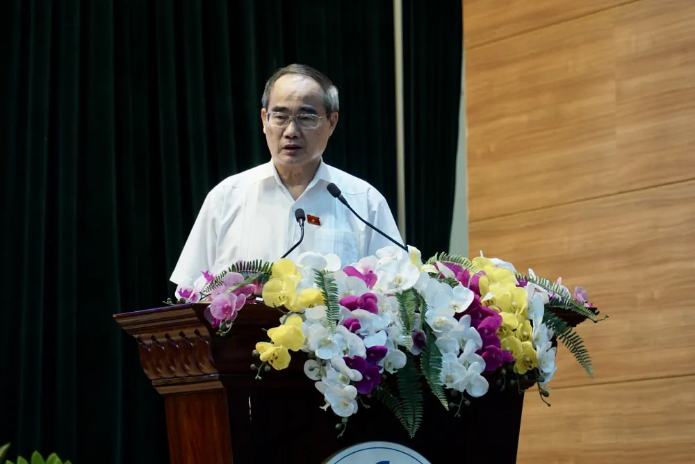 ĐB Nguyễn Thiện Nhân trả lời các kiến nghị. Ảnh: BP