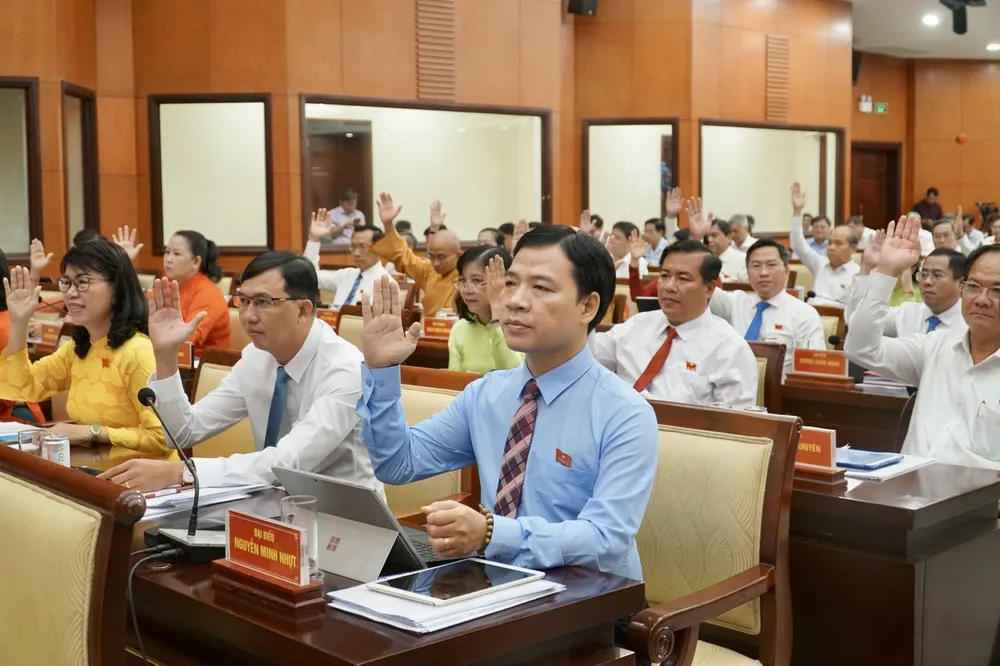 ĐB HĐND TP.HCM biểu quyết thông qua Nghị quyết triển khai thực hiện Nghị quyết 98. Ảnh: BẢO PHƯƠNG ĐB HĐND TP.HCM biểu quyết thông qua Nghị quyết triển khai thực hiện Nghị quyết 98. Ảnh: BẢO PHƯƠNG