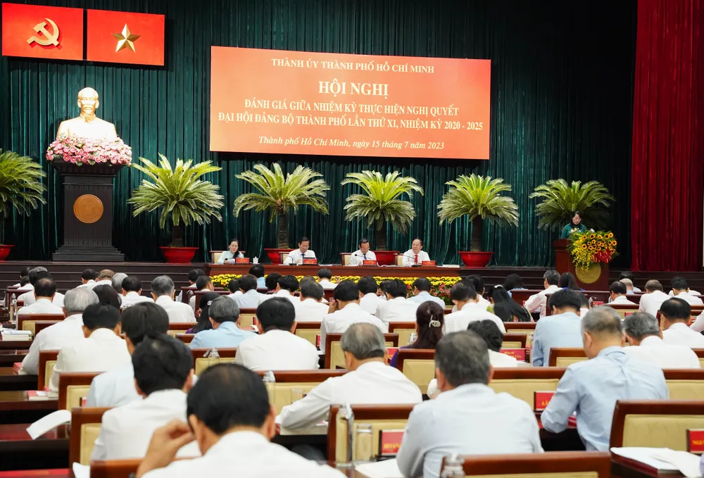 UBKT Thành ủy TP.HCM sẽ làm rõ, xử lý cán bộ né tránh, đùn đẩy trách nhiệm ảnh 1