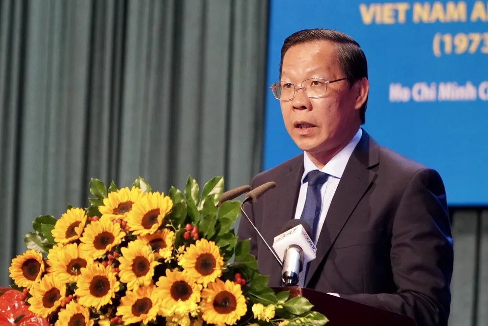 Chủ tịch UBND TP.HCM Phan Văn Mãi phát biểu chúc mừng tại lễ kỷ niệm. Ảnh: BẢO PHƯƠNG Chủ tịch UBND TP.HCM Phan Văn Mãi phát biểu chúc mừng tại lễ kỷ niệm. Ảnh: BẢO PHƯƠNG