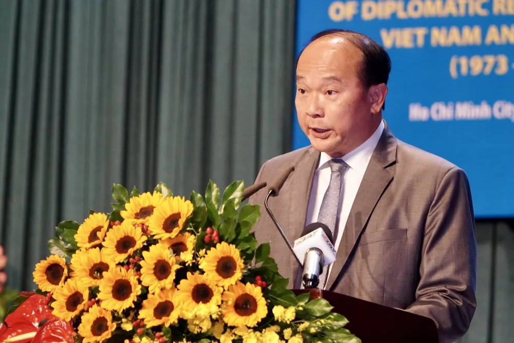 Tổng Lãnh sự Singapore tại TP.HCM Kho Ngee Seng Roy phát biểu tại lễ kỷ niệm. Ảnh: BẢO PHƯƠNG Tổng Lãnh sự Singapore tại TP.HCM Kho Ngee Seng Roy phát biểu tại lễ kỷ niệm. Ảnh: BẢO PHƯƠNG