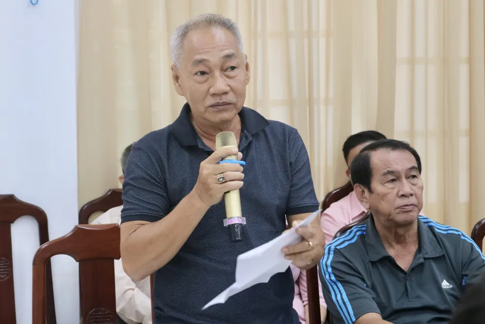 Ông Huỳnh Ngọc Hạnh, Bí thư chi bộ khu phố 1 (phường 2, quận 5) nêu ý kiến tại hội nghị. Ảnh: B.P