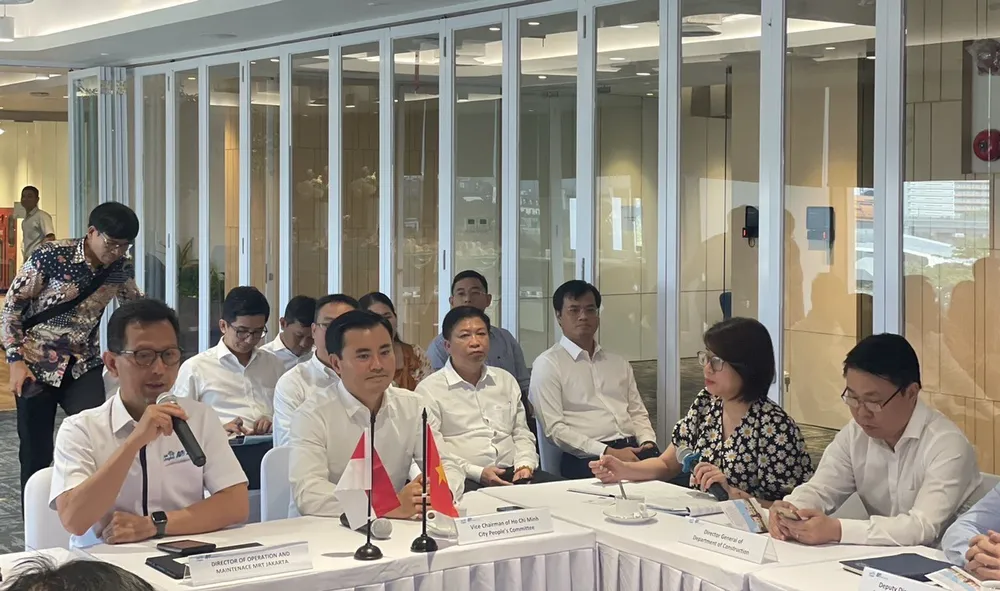 Phó Chủ tịch UBND TP.HCM Bùi Xuân Cường làm việc với công ty MRT Jakarta. Ảnh: H.T
