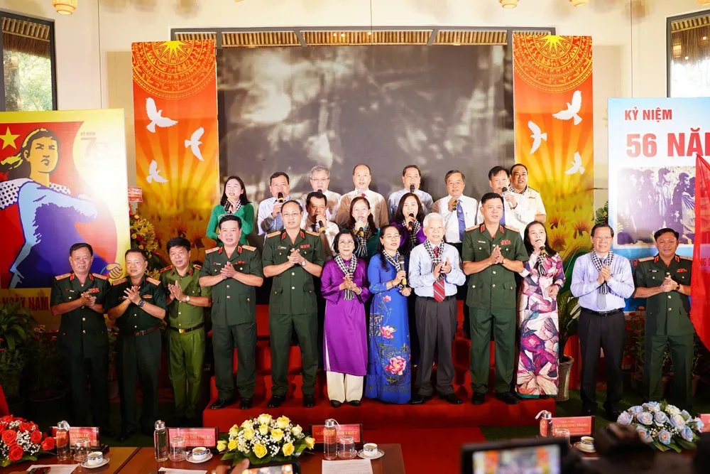 Các đại biểu tại buổi họp mặt kỷ niệm 56 năm ngày Củ Chi được phong tặng danh hiệu “Đất thép thành đồng”. Ảnh: BẢO PHƯƠNG z4701082370676_af9befa81ff906f35db976e67381fe3d.jpg