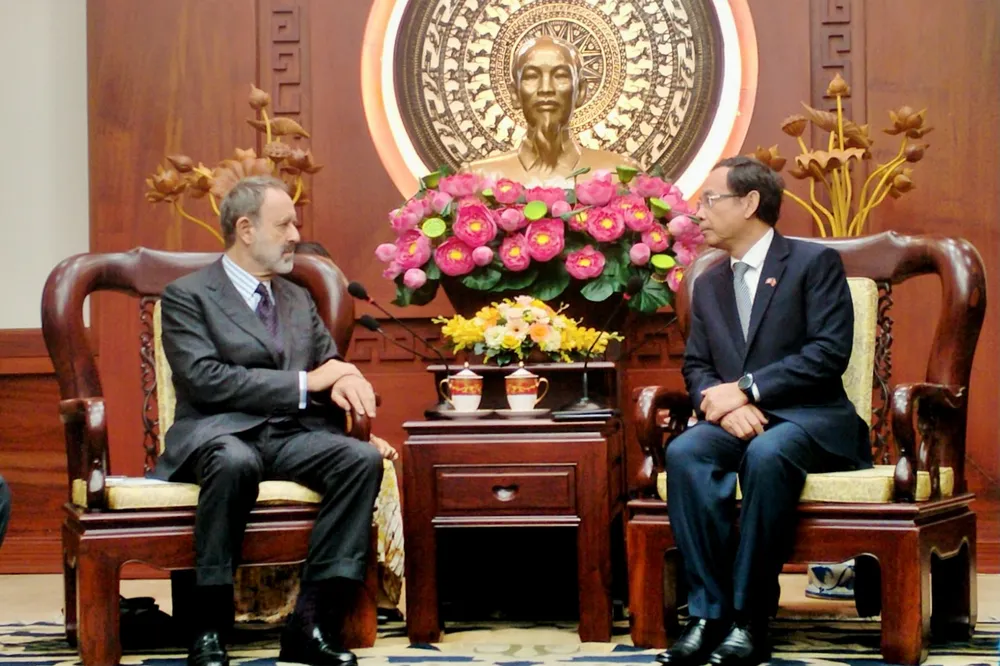 Bí thư Thành ủy TP.HCM Nguyễn Văn Nên tiếp ông Marco della Seta, tân Đại sứ Italia tại Việt Nam. Ảnh: HỒNG THẮM Tân đại sứ Italia tại Việt Nam.