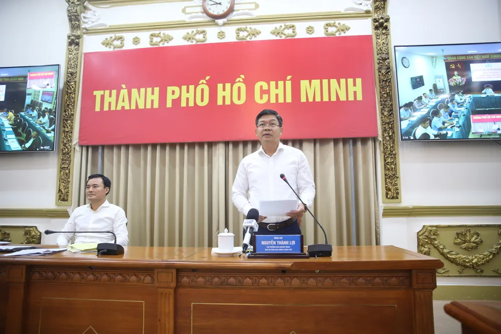 Ông Nguyễn Thành Lợi, Phó Trưởng ban chuyên trách Ban An toàn giao thông TP.HCM báo cáo tình hình trật tự an toàn giao thông tại điểm cầu TP.HCM. Ảnh: BẢO PHƯƠNG trat-tu-an-toan-giao-thong-1-3092-9656.jpg