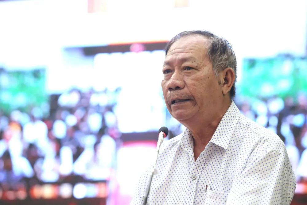 Cử tri Trương Hồng Sơn nêu ý kiến. Ảnh: BẢO PHƯƠNG cử tri quận 8
