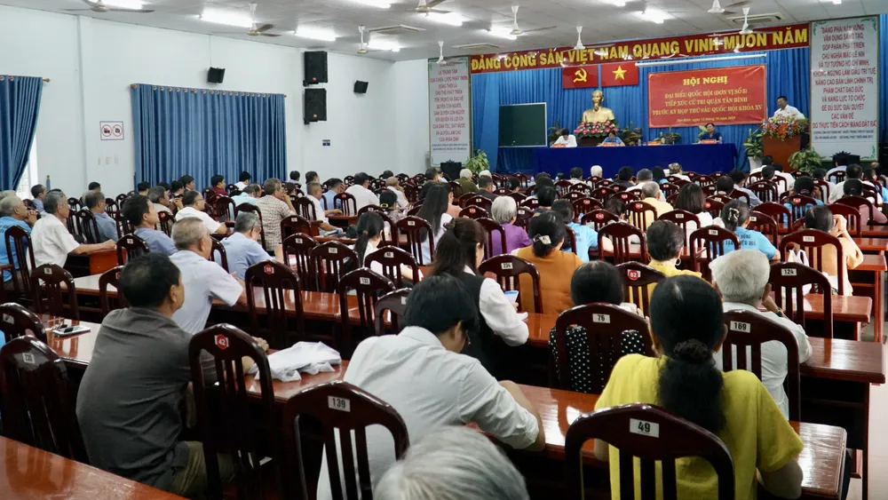 Toàn cảnh buổi tiếp xúc cử tri quận Tân Bình. Ảnh: BẢO PHƯƠNG cử tri quận Tân Bình