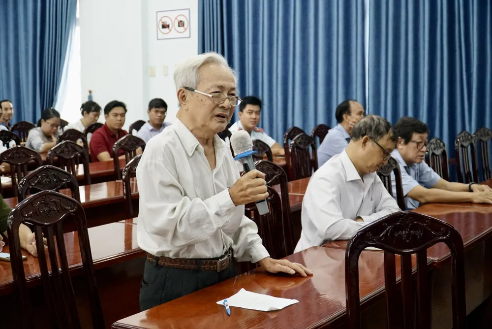 Cử tri Nguyễn Văn Đô (phường 9) nêu ý kiến. Ảnh: BẢO PHƯƠNG cu-tri-quan-tan-binh-2.JPG
