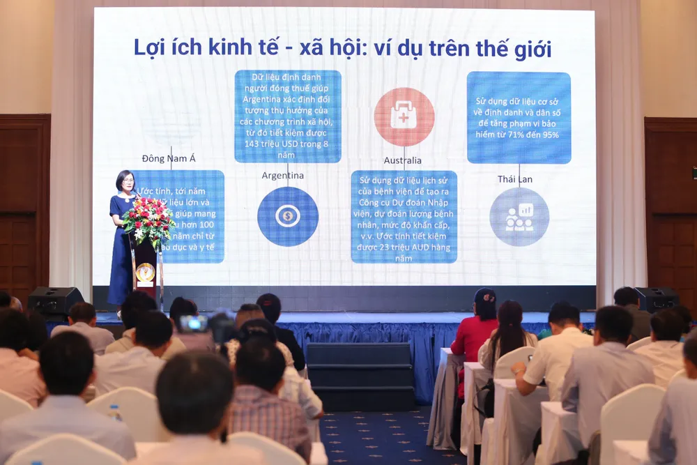 Bà Trần Thị Lan Hương, đại diện Ngân hàng Thế giới nêu ý kiến tại hội thảo Tuần lễ Chuyển đổi số TP.HCM. Ảnh: BẢO PHƯƠNG Tuần lễ Chuyển đổi số TP.HCM