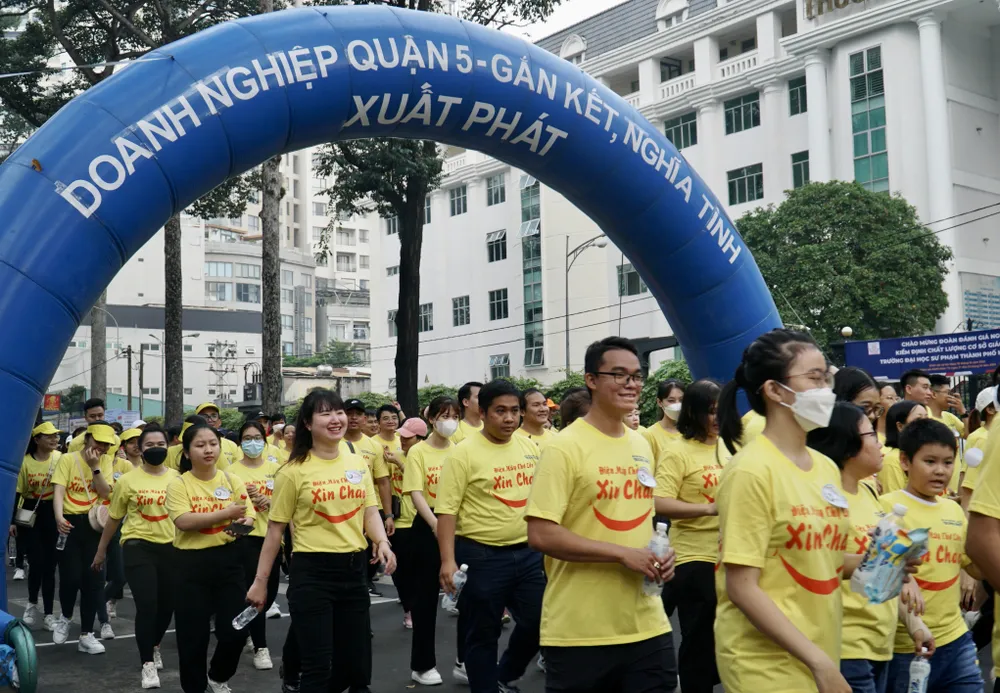 đi bộ gây quỹ vì người nghèo