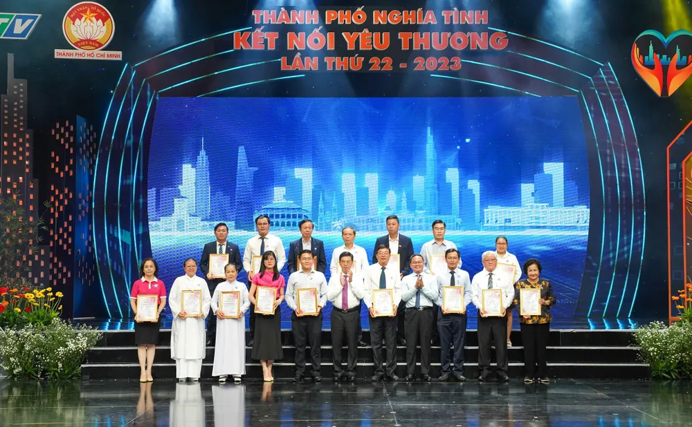 Chương trình TP nghĩa tình - Kết nối yêu thương được tổ chức nhằm hỗ trợ người nghèo có thêm điều kiện vươn lên thoát nghèo bền vững. Ảnh: PHƯƠNG ĐẶNG tp-nghia-tinh-ket-noi-yeu-thuong-4.jpg