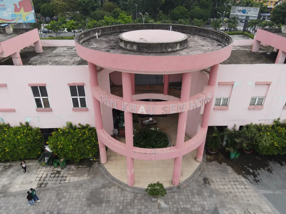 sân khấu Sen Hồng