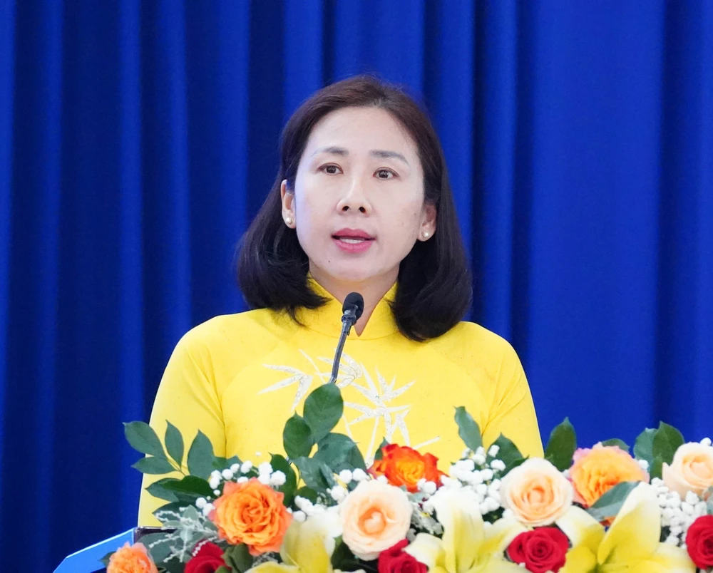 Bà Phạm Thị Thanh Hiền, Chủ tịch UBND huyện Củ Chi, phát biểu tại hội nghị. Ảnh: THUẬN VĂN huyện Củ Chi