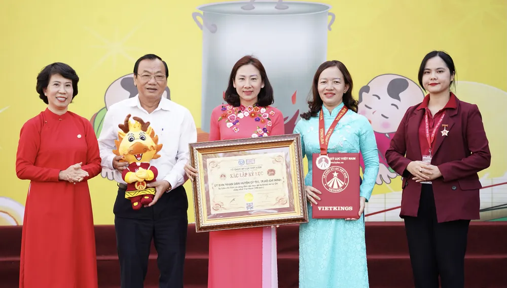 kỷ lục 100 món ăn làm từ khoai mì