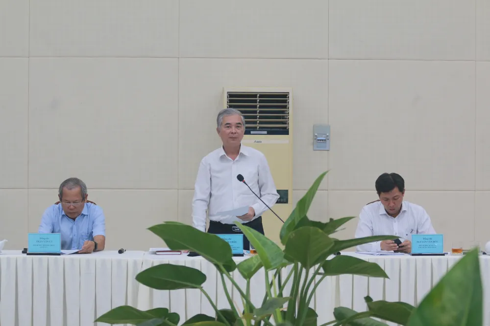 Phó Chủ tịch UBND TP.HCM Ngô Minh Châu phát biểu kết luận buổi làm việc. Ảnh: BẢO PHƯƠNG quan-12-1.jpg