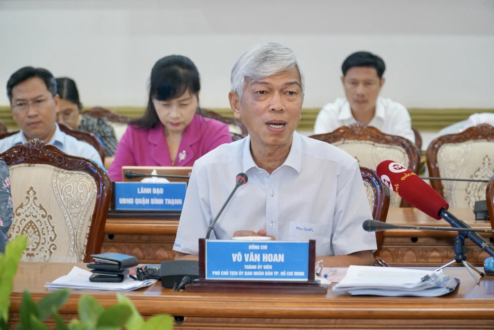 Phó Chủ tịch UBND TP.HCM Võ Văn Hoan phát biểu tại buổi giám sát. Ảnh: BẢO PHƯƠNG bien-che-5.JPG
