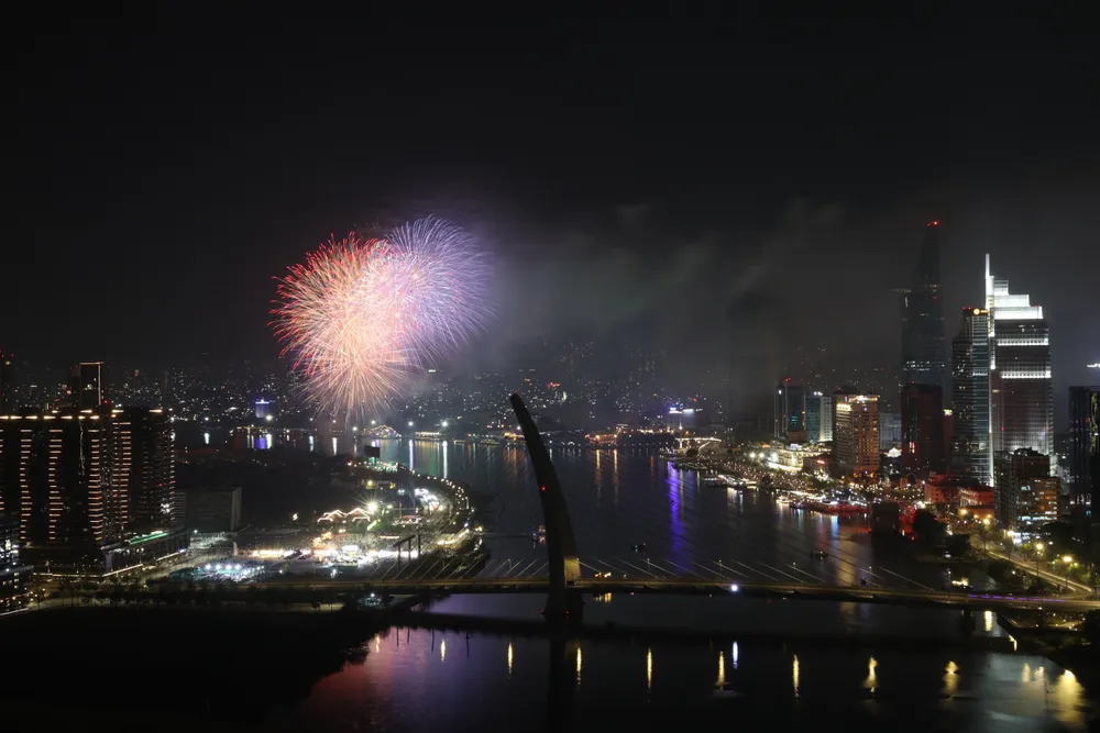 TP.HCM bắn pháo hoa đêm giao thừa năm 2023. Ảnh: BẢO PHƯƠNG ban-phao-hoa-2.jpg