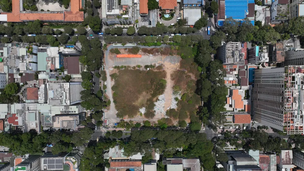 Nhà thi đấu Phan Đình Phùng nằm ở khu đất vàng quận 3, TP.HCM với bốn mặt tiền đường Pasteur - Nguyễn Đình Chiểu - Nam Kỳ Khởi Nghĩa - Võ Văn Tần. Ảnh: BẢO PHƯƠNG nha-thi-dau-phan-dinh-phung-1.jpg