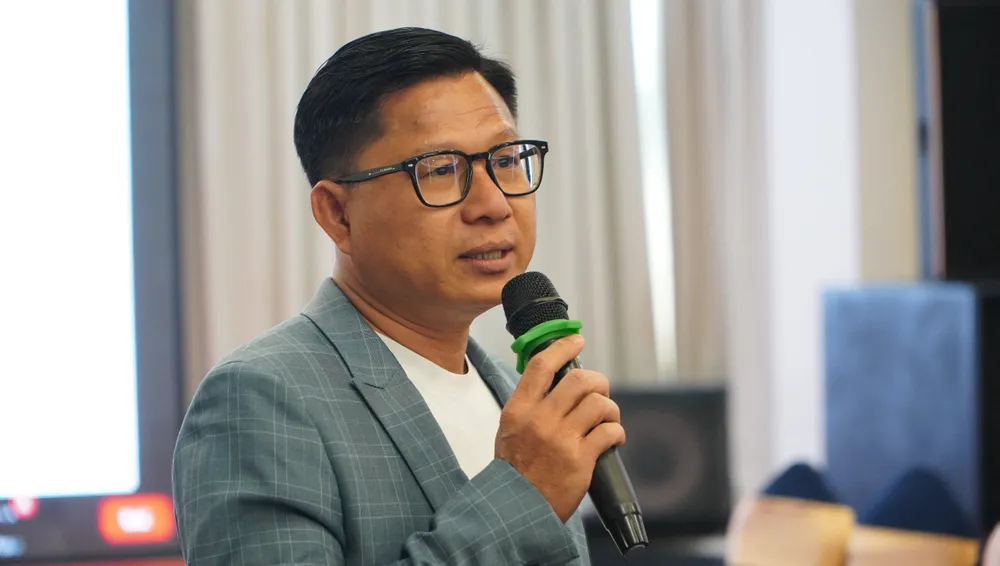 Kiều bào góp ý tại toạ đàm. Ảnh: BẢO PHƯƠNG nghi-quyet-98-6.jpg