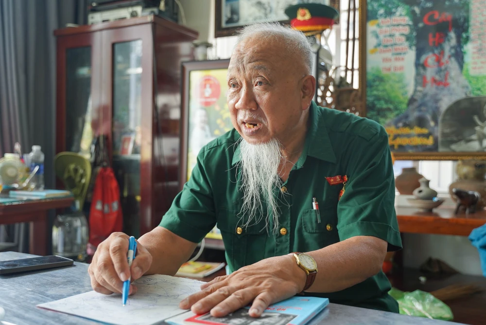 Cựu chiến binh Lâm Xuân Quang tại nhà riêng. Ảnh: THUẬN VĂN không gian văn hoá Hồ Chí Minh